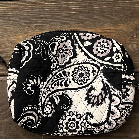 Gently used Vera Bradley make up bag. Med-lg - Picture 3 of 4